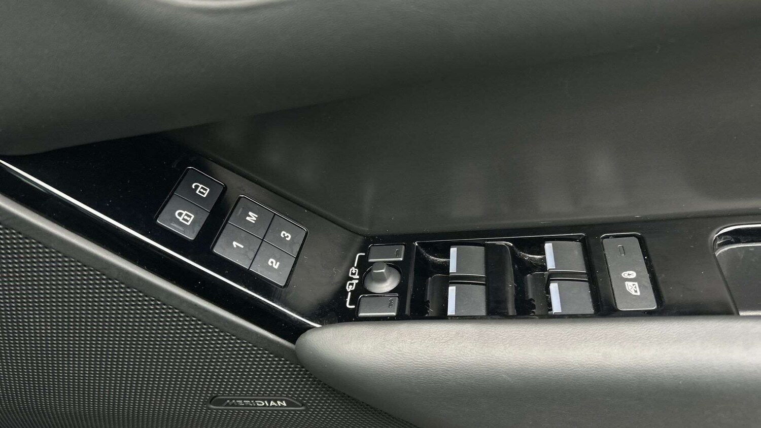 Used Land Rover Range Rover Velar 2024 for sale - 77389817: Photo 25