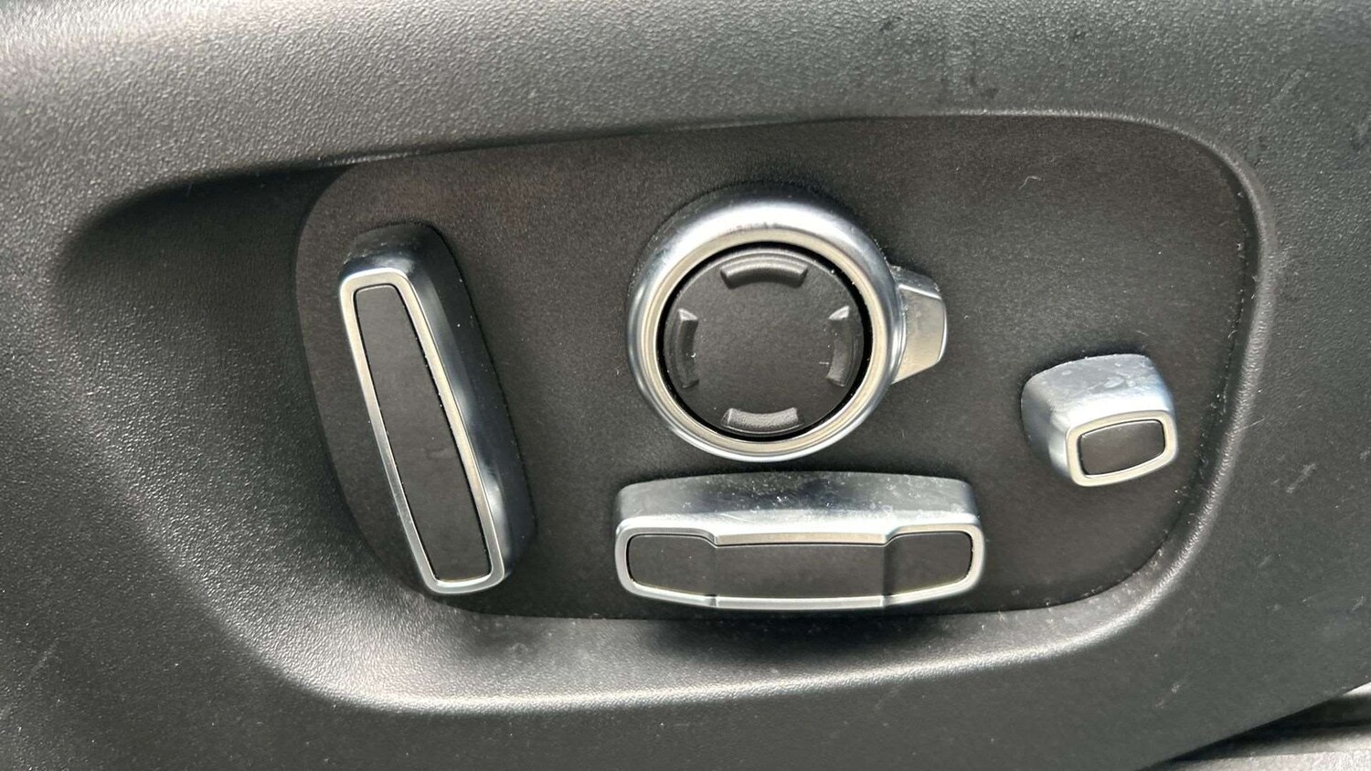 Used Land Rover Range Rover Velar 2024 for sale - 77389817: Photo 32