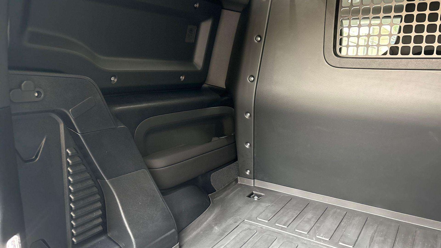 Used Land Rover Defender 2023 for sale - 77294263: Photo 4