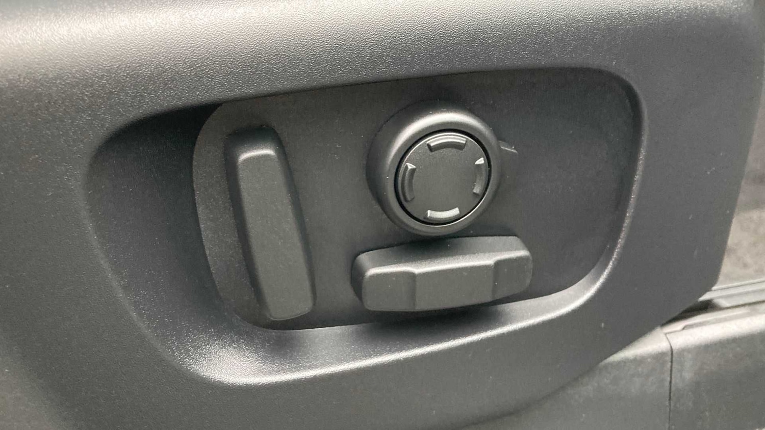 Used Land Rover Discovery 2025 for sale - 76459861: Photo 34