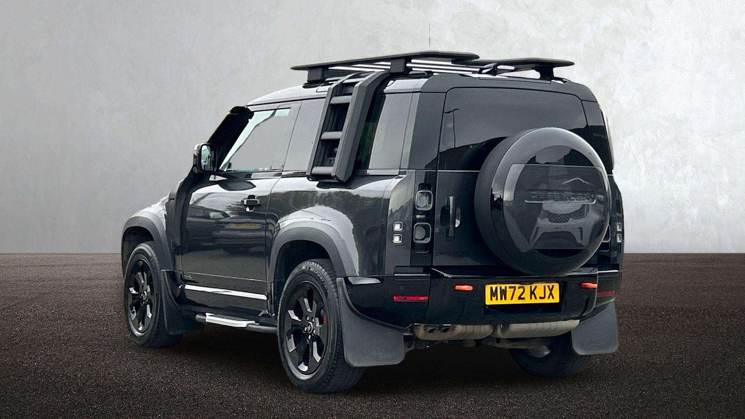 Used Land Rover Defender 2022 for sale - 76460506: Photo 2