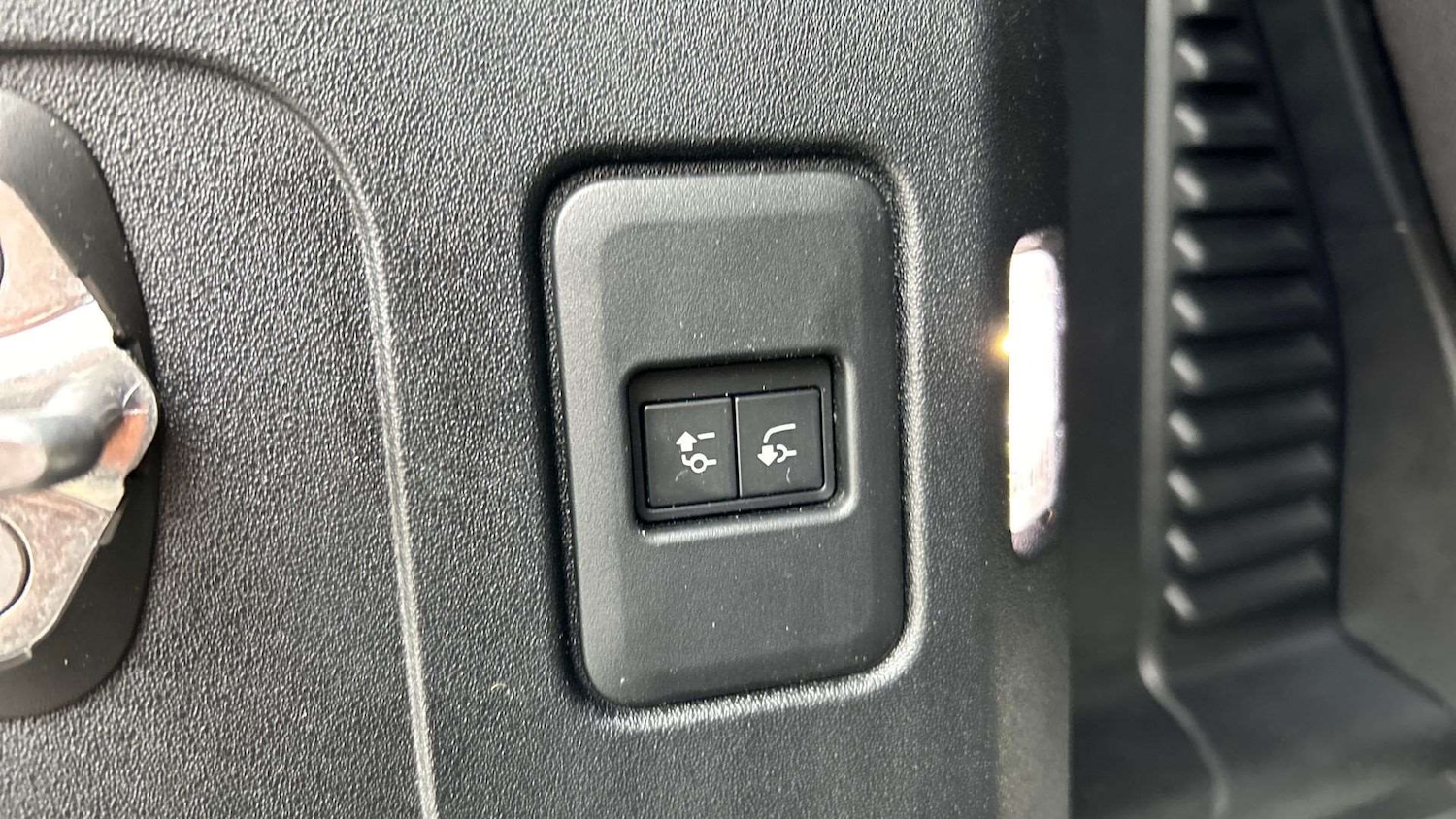 Used Land Rover Defender 2022 for sale - 76460506: Photo 30