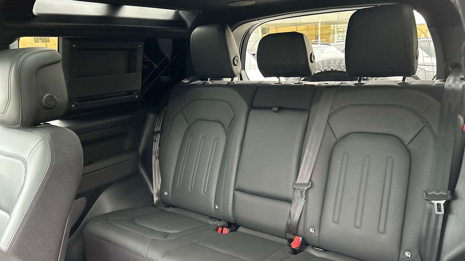 Used Land Rover Defender 2022 for sale - 76460506: Photo 4