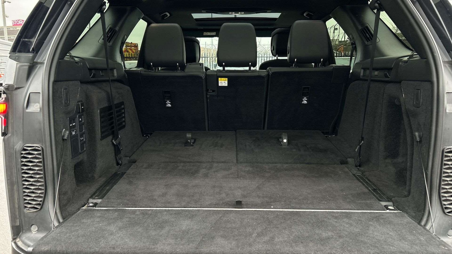 Used Land Rover Discovery 2024 for sale - 76746195: Photo 10