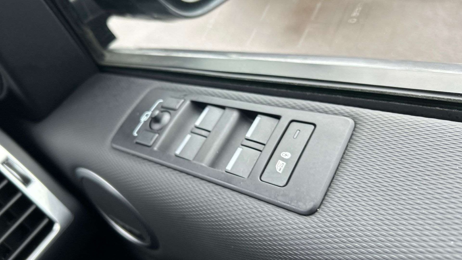 Used Land Rover Discovery 2024 for sale - 76746195: Photo 29