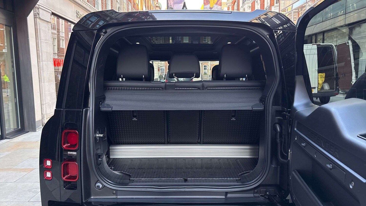 Used Land Rover Defender 2023 for sale - 77373673: Photo 10