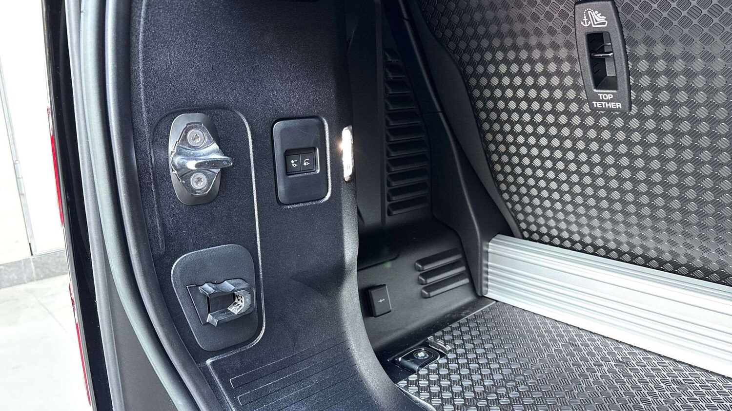 Used Land Rover Defender 2023 for sale - 77373673: Photo 29