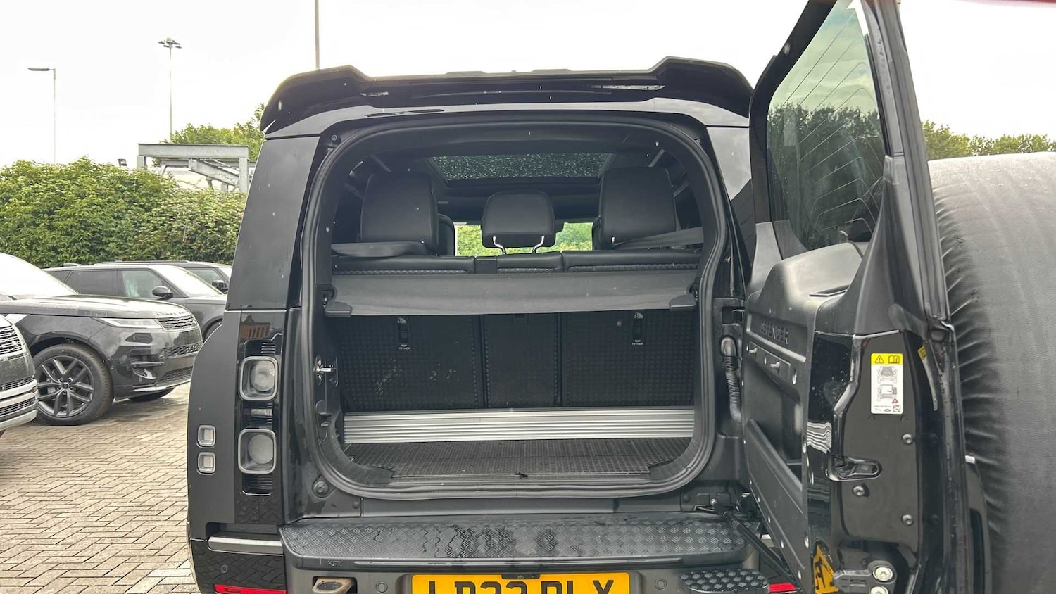 Used Land Rover Defender 2022 for sale - 76460629: Photo 10