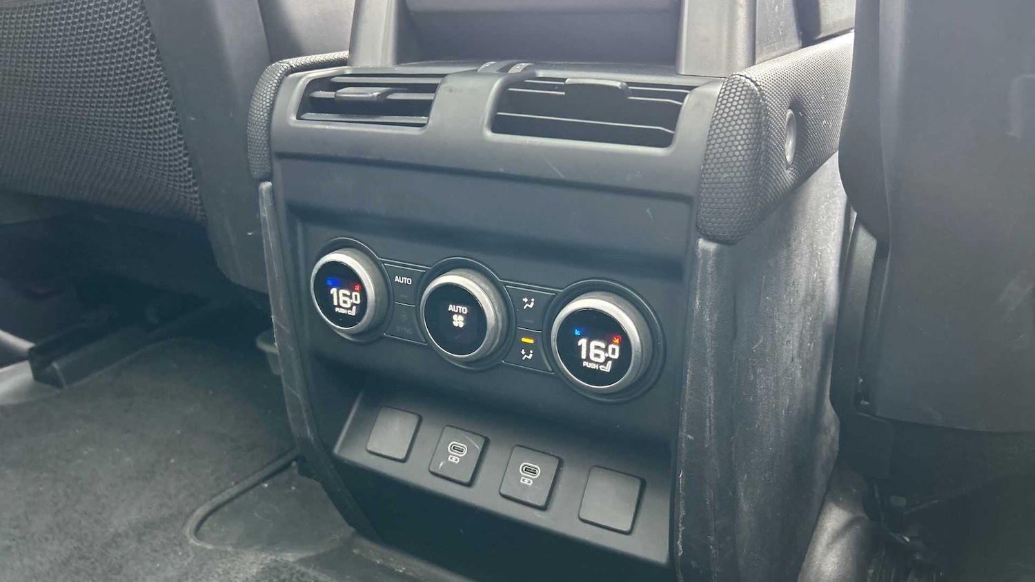 Used Land Rover Defender 2022 for sale - 76460629: Photo 18