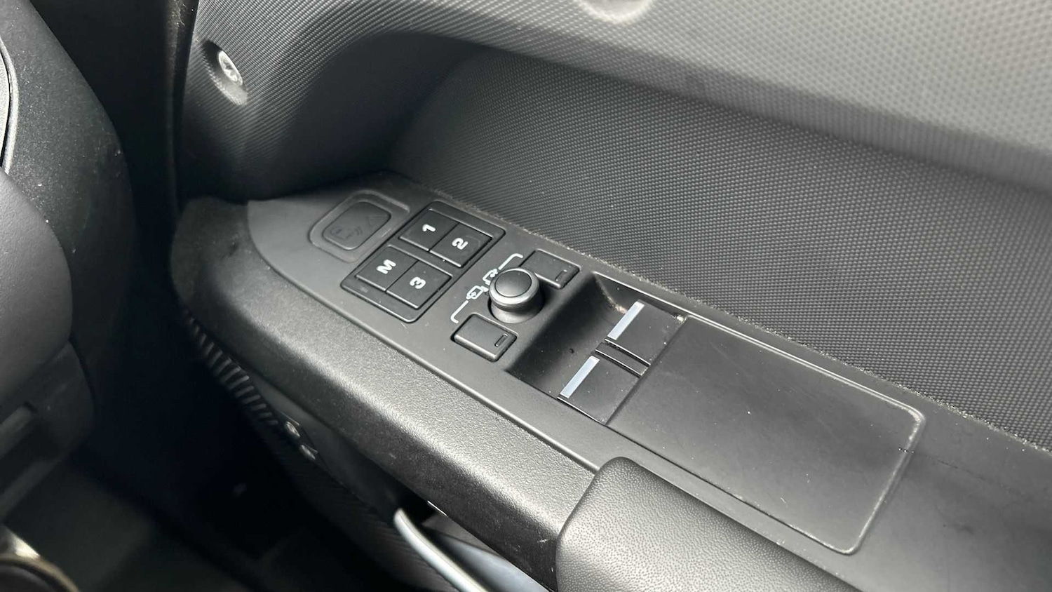 Used Land Rover Defender 2022 for sale - 76460629: Photo 25