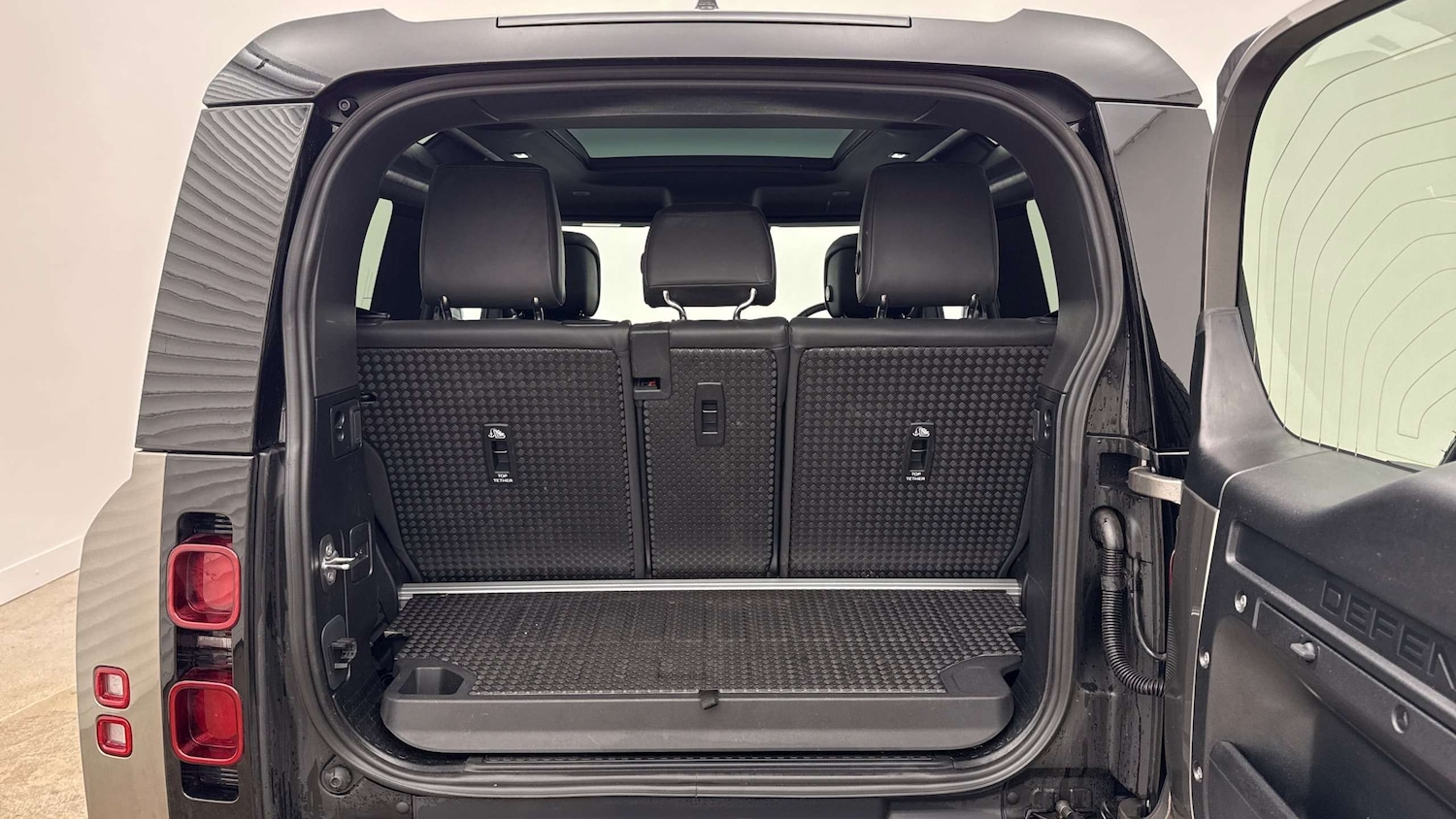 Used Land Rover Defender 2024 for sale - 77928376: Photo 10