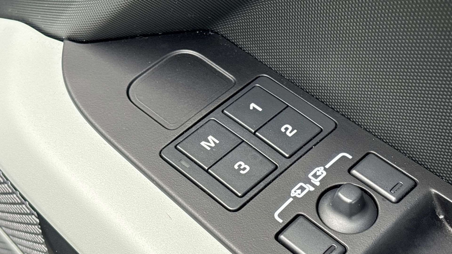 Used Land Rover Defender 2024 for sale - 77928376: Photo 25