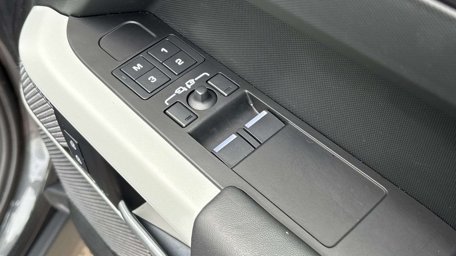 Used Land Rover Defender 2024 for sale - 77928376: Photo 27