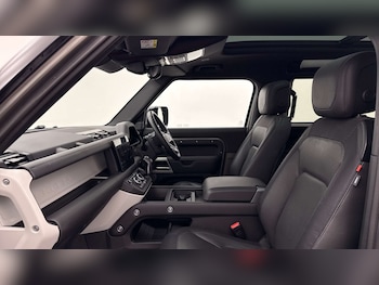 Used Land Rover Defender 2024 for sale - 77928376: Photo