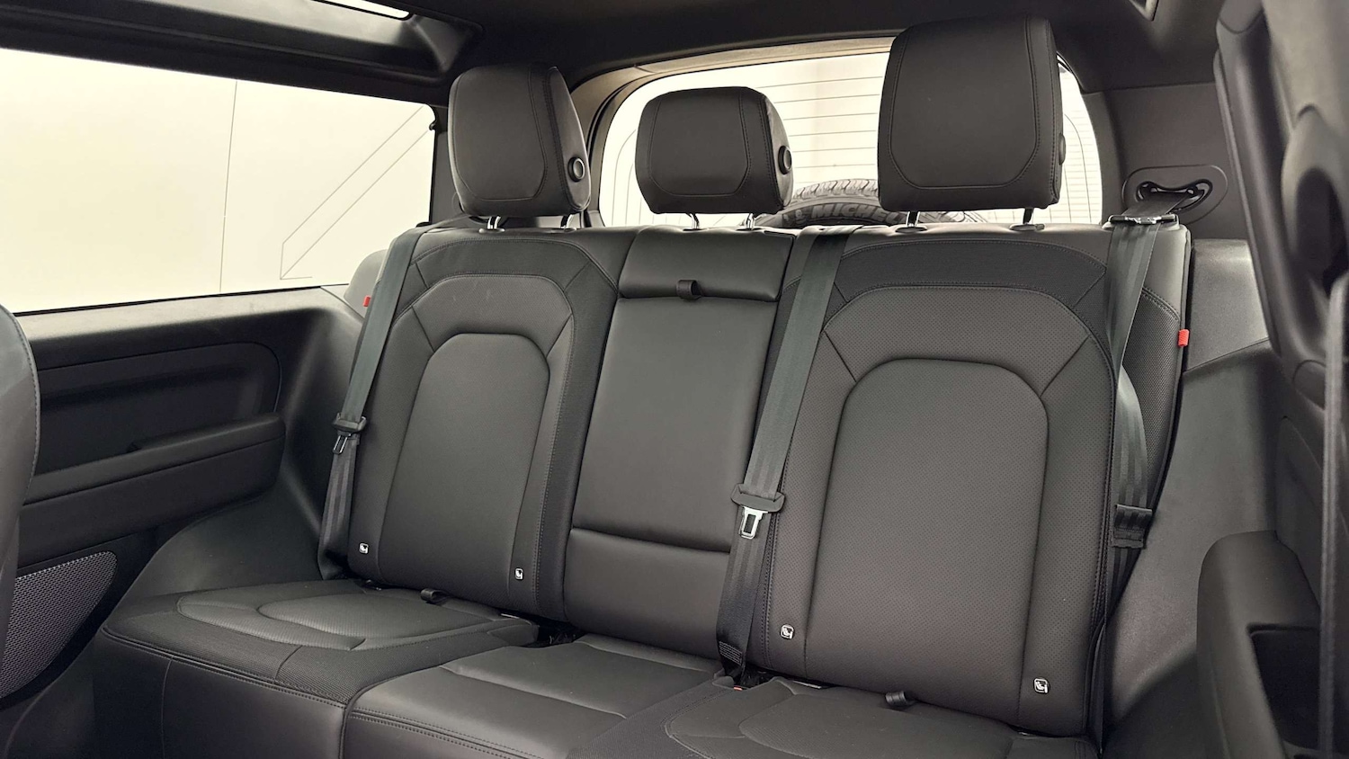 Used Land Rover Defender 2024 for sale - 77928376: Photo 4