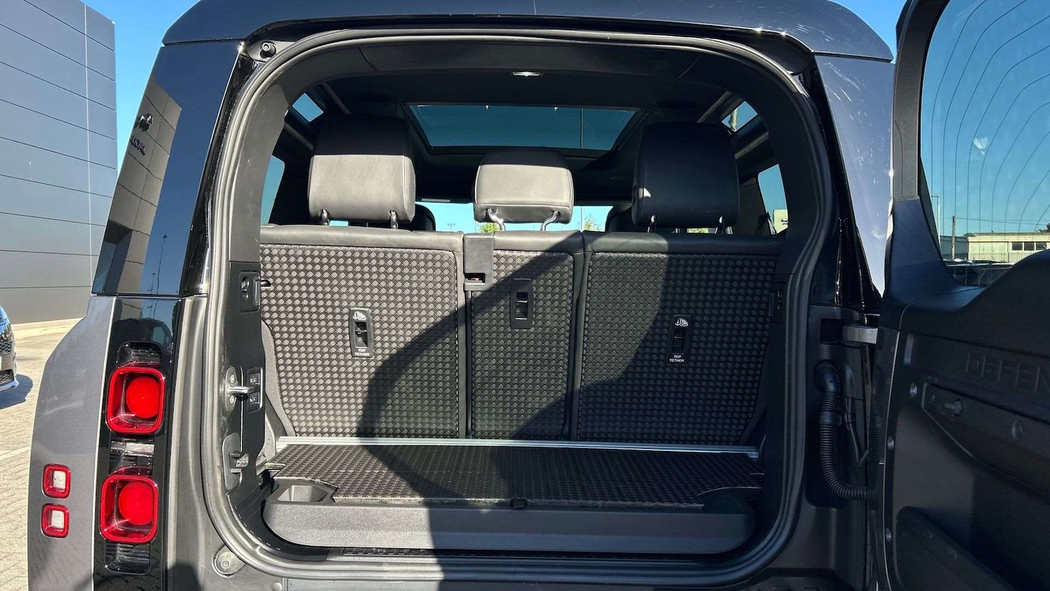 Used Land Rover Defender 2024 for sale - 76459879: Photo 10