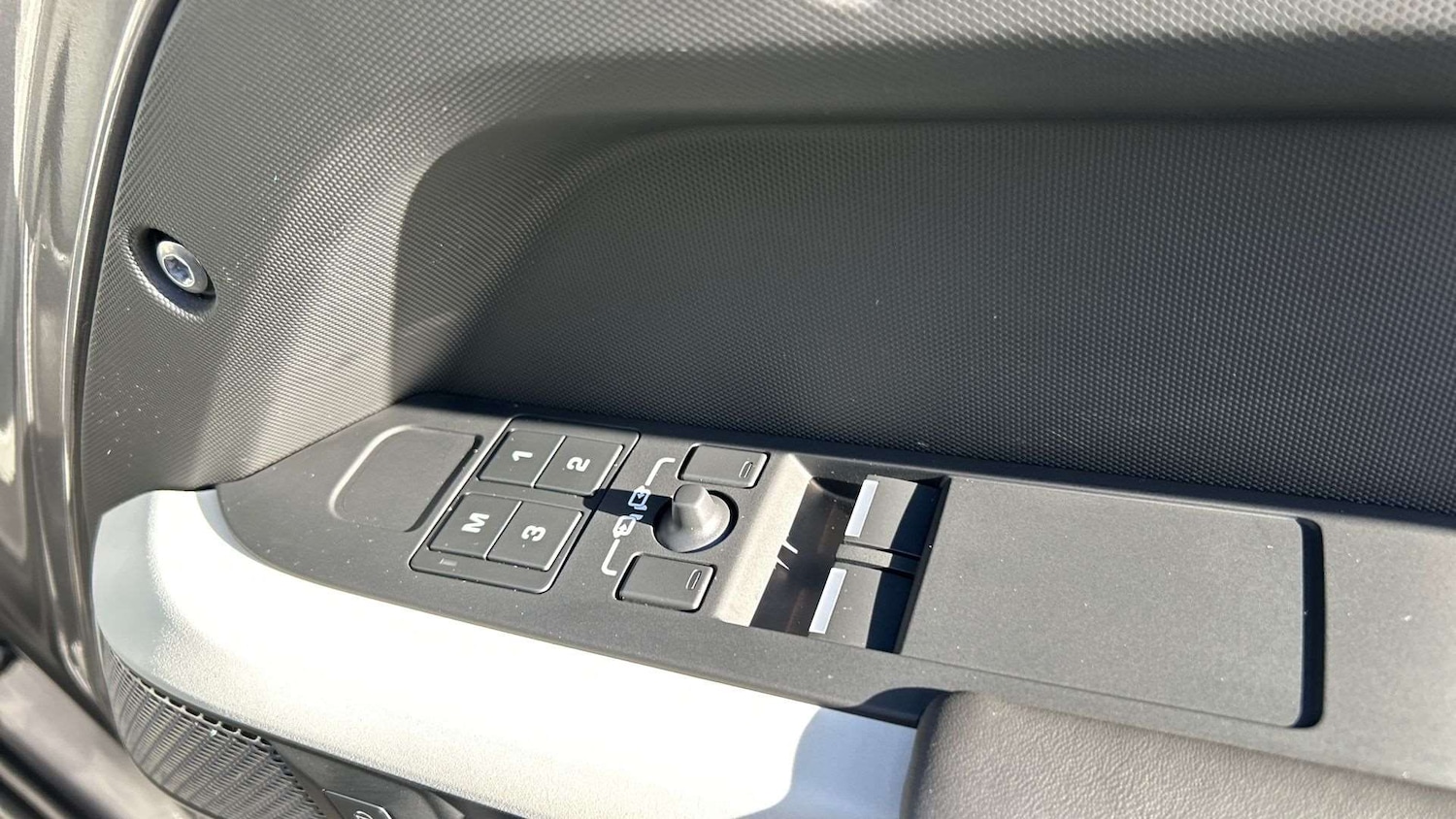 Used Land Rover Defender 2024 for sale - 76459879: Photo 25