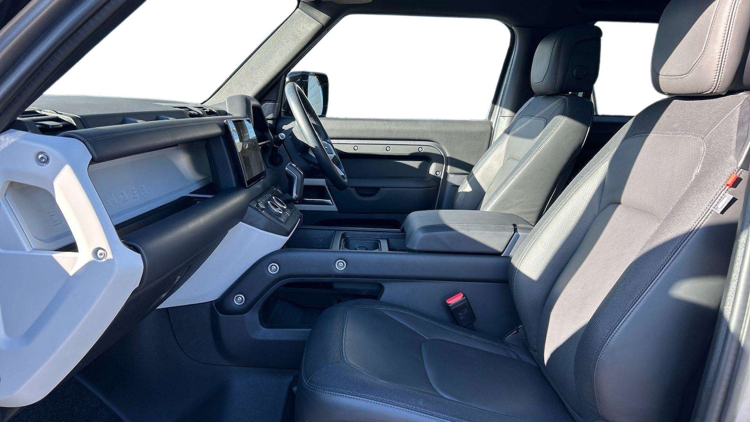 Used Land Rover Defender 2024 for sale - 76459879: Photo 3