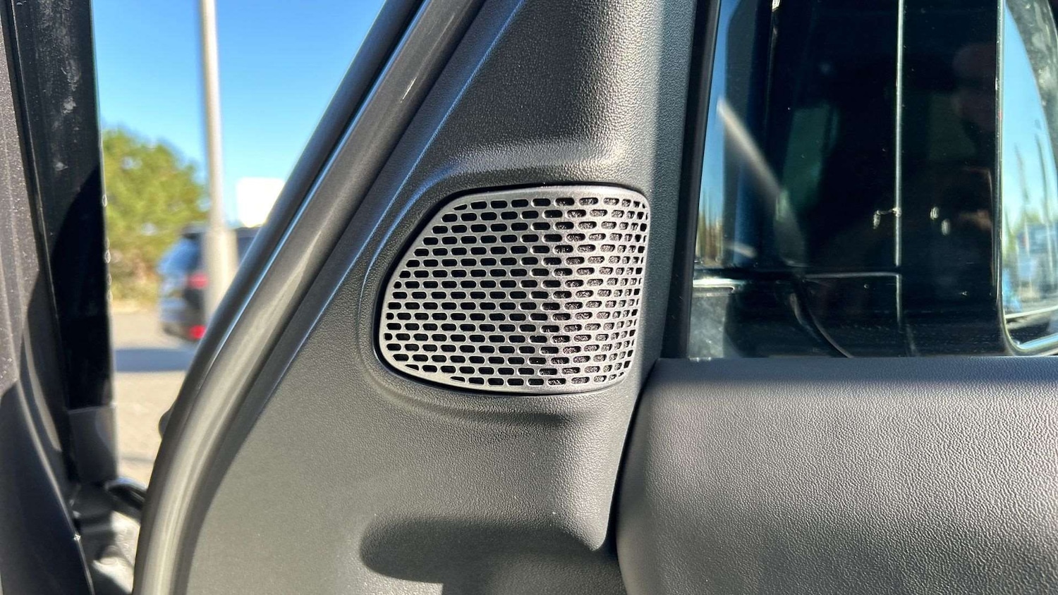 Used Land Rover Defender 2024 for sale - 76459879: Photo 31