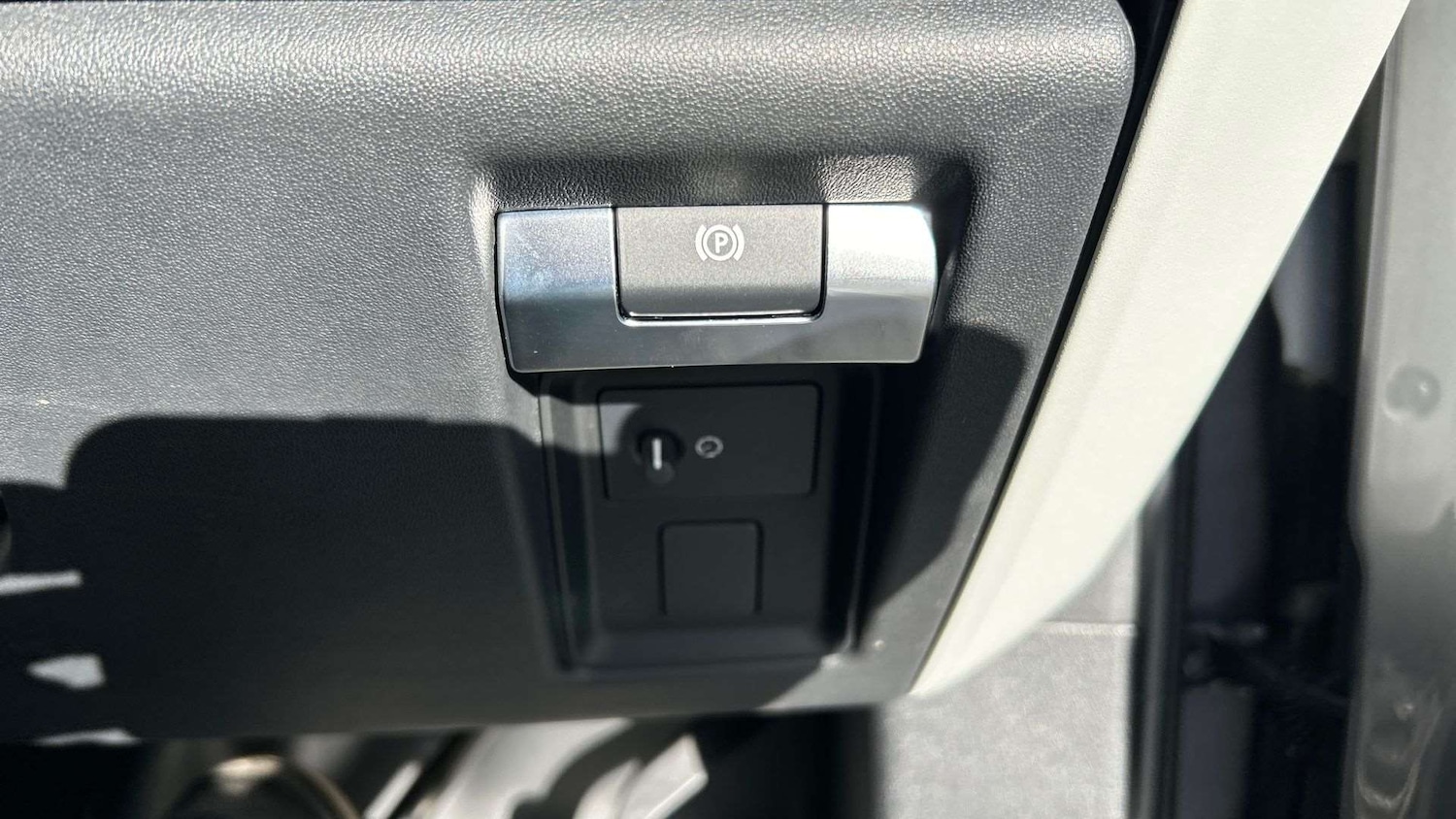 Used Land Rover Defender 2024 for sale - 76459879: Photo 32