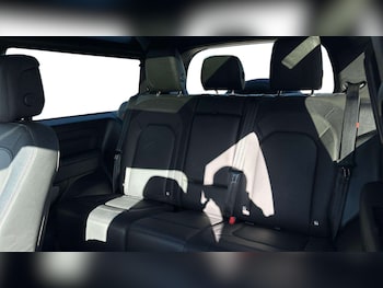 Used Land Rover Defender 2024 for sale - 76459879: Photo