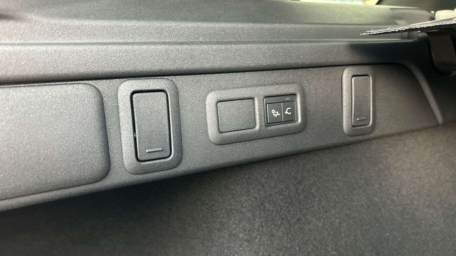 Used Land Rover Range Rover Velar 2023 for sale - 76745994: Photo 27