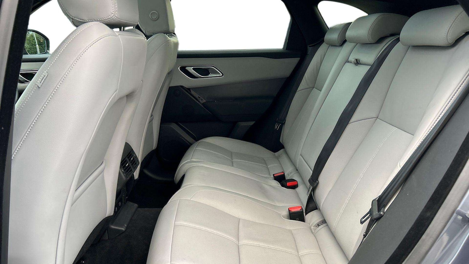 Used Land Rover Range Rover Velar 2023 for sale - 76745994: Photo 4