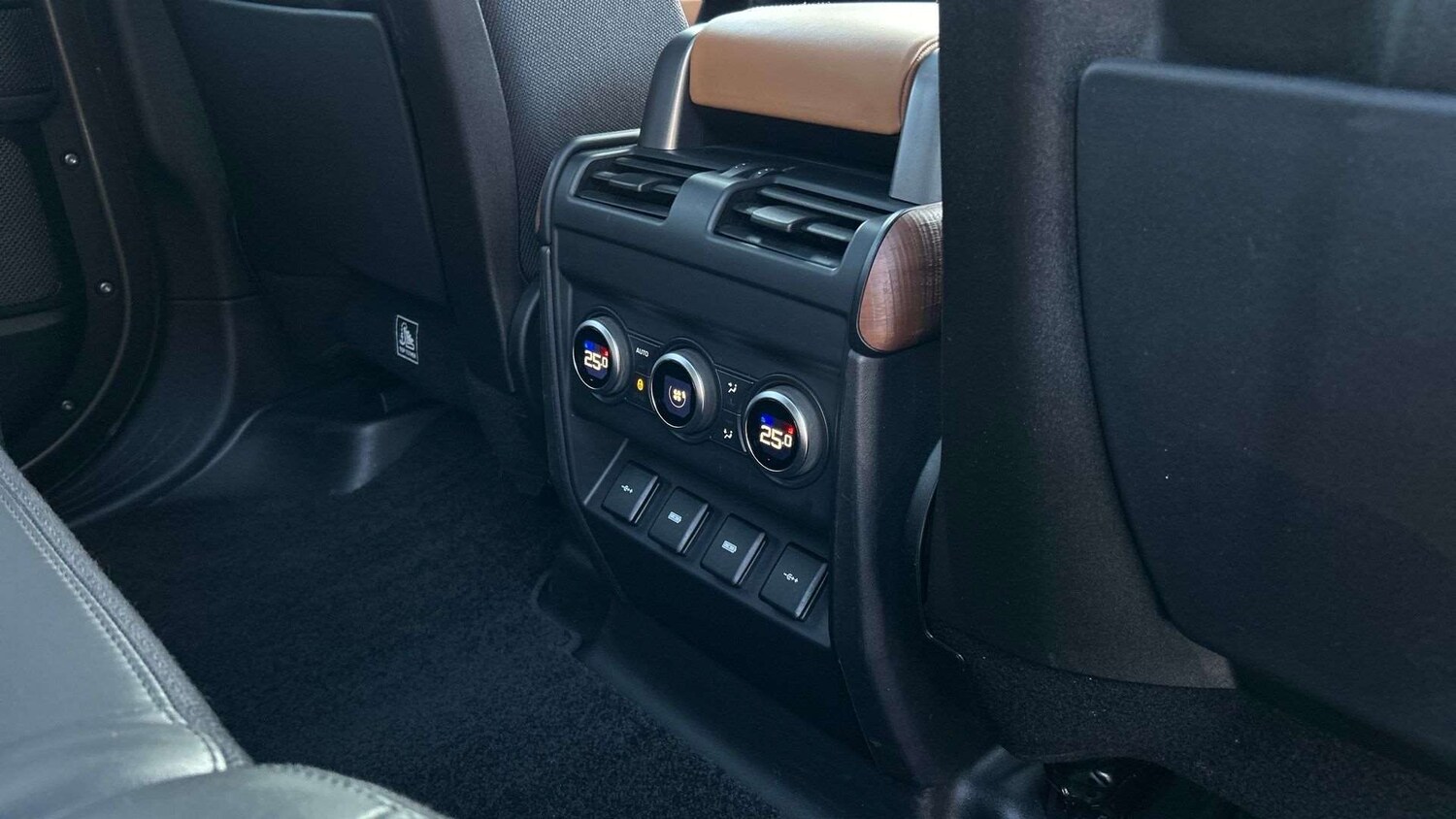 Used Land Rover Defender 2020 for sale - 77740772: Photo 18