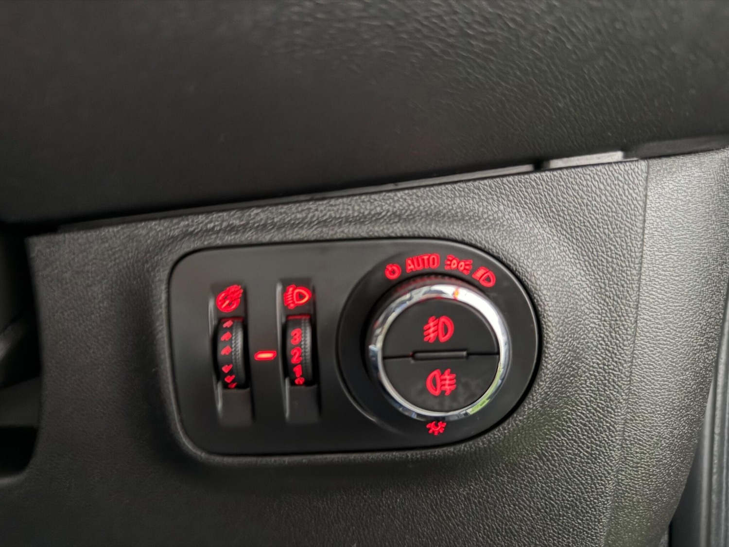 Used Vauxhall Corsa 2018 for sale - 76752574: Photo 39