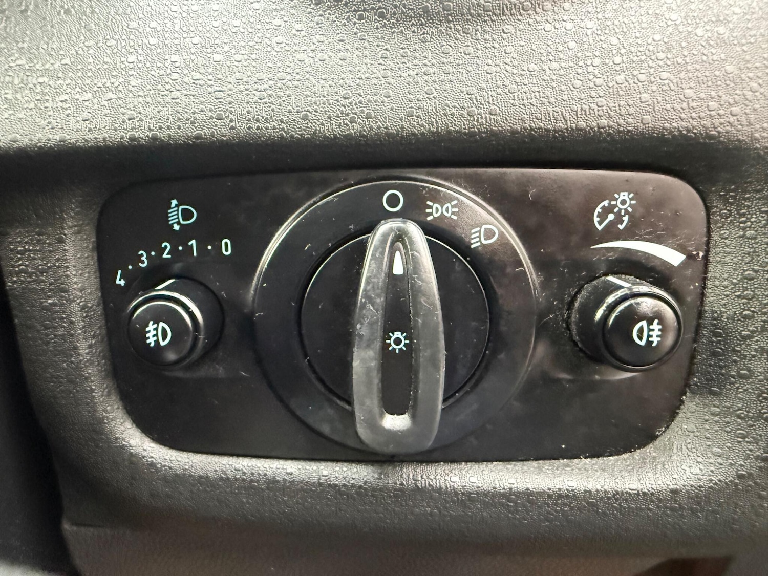 Used Ford Fiesta 2015 for sale - 77344263: Photo 38