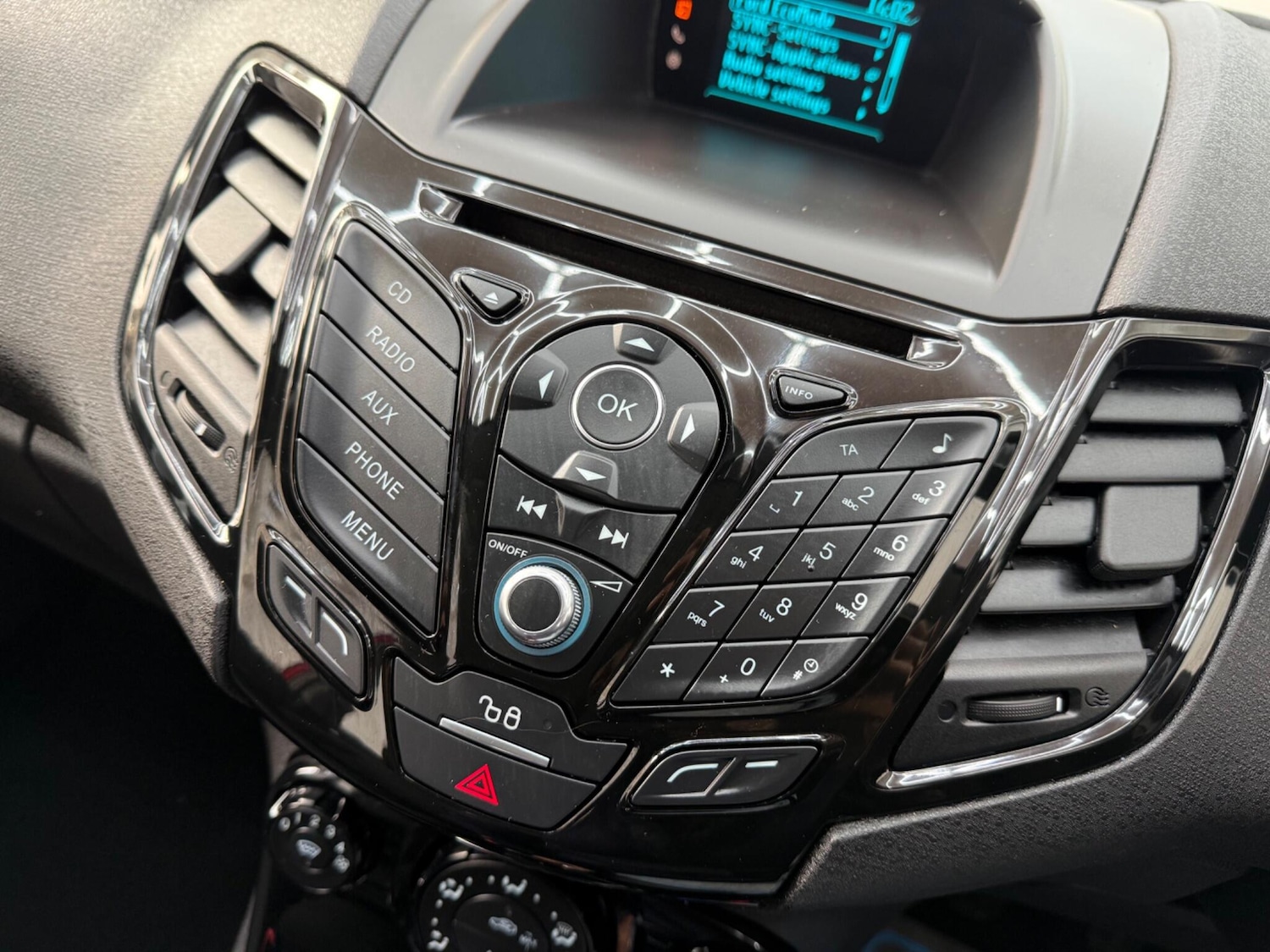 Used Ford Fiesta 2015 for sale - 77344263: Photo 45