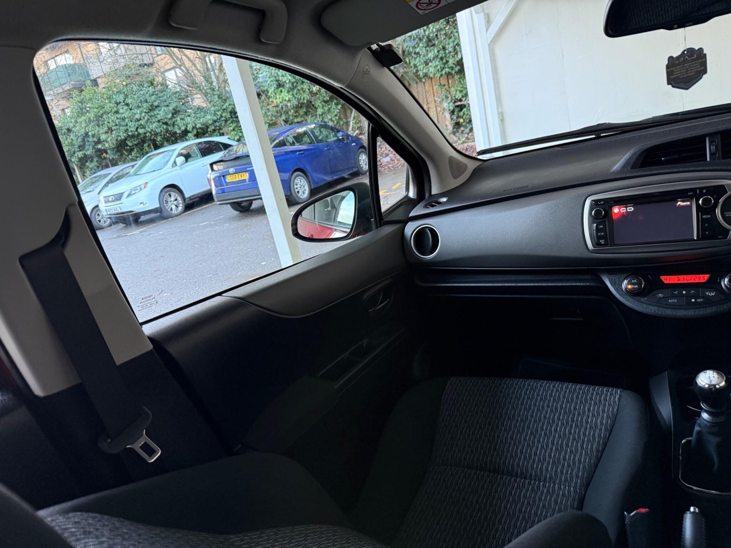 Used Toyota Yaris 2013 for sale - 76753036: Photo 37