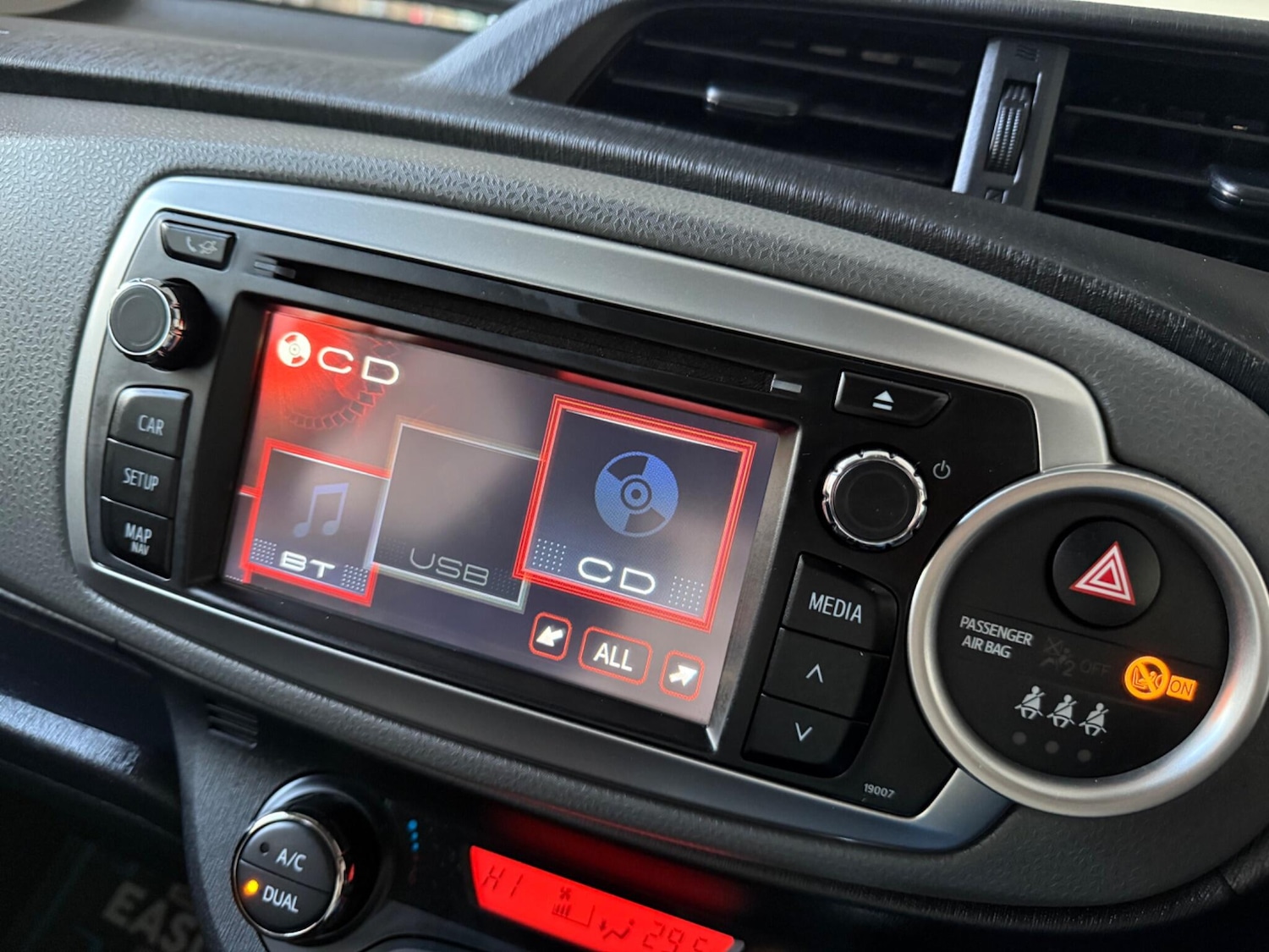 Used Toyota Yaris 2013 for sale - 76753036: Photo 44