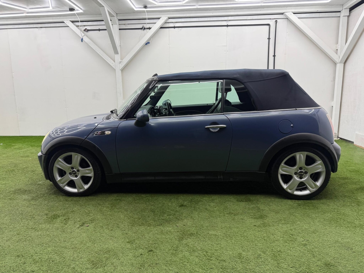 Used MINI Convertible 2005 for sale - 77132043: Photo 10