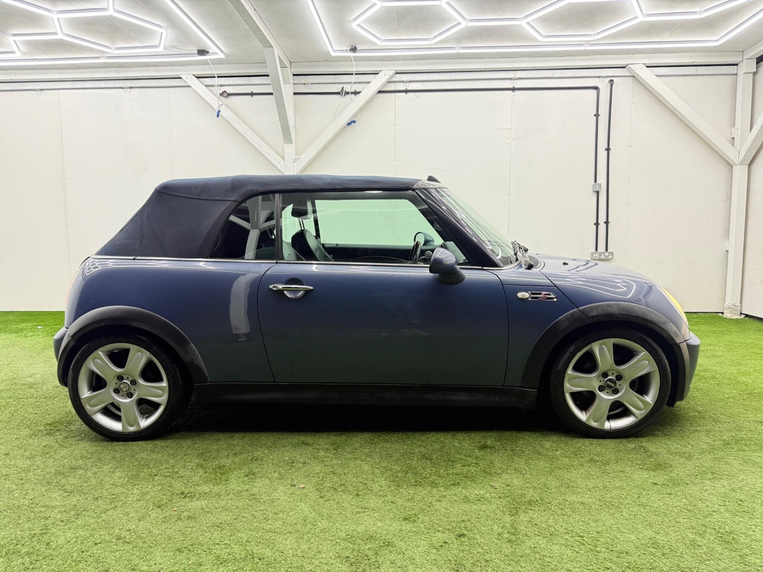 Used MINI Convertible 2005 for sale - 77132043: Photo 5