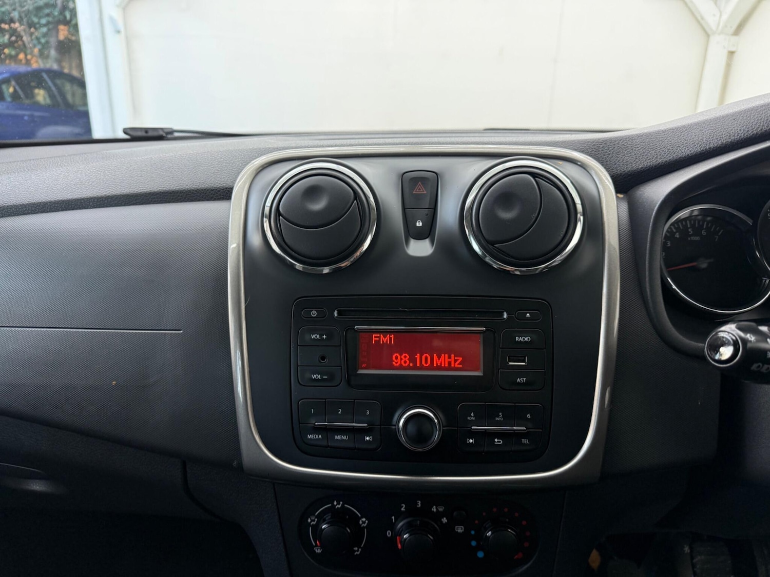 Used Dacia Sandero Stepway 2015 for sale - 77091534: Photo 28
