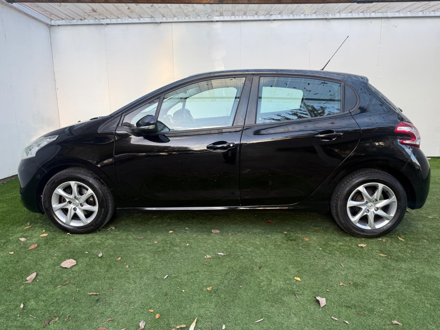Used Peugeot 208 2015 for sale - 76377607: Photo 10