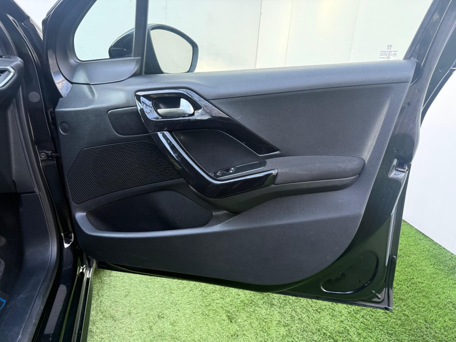 Used Peugeot 208 2015 for sale - 76377607: Photo 16