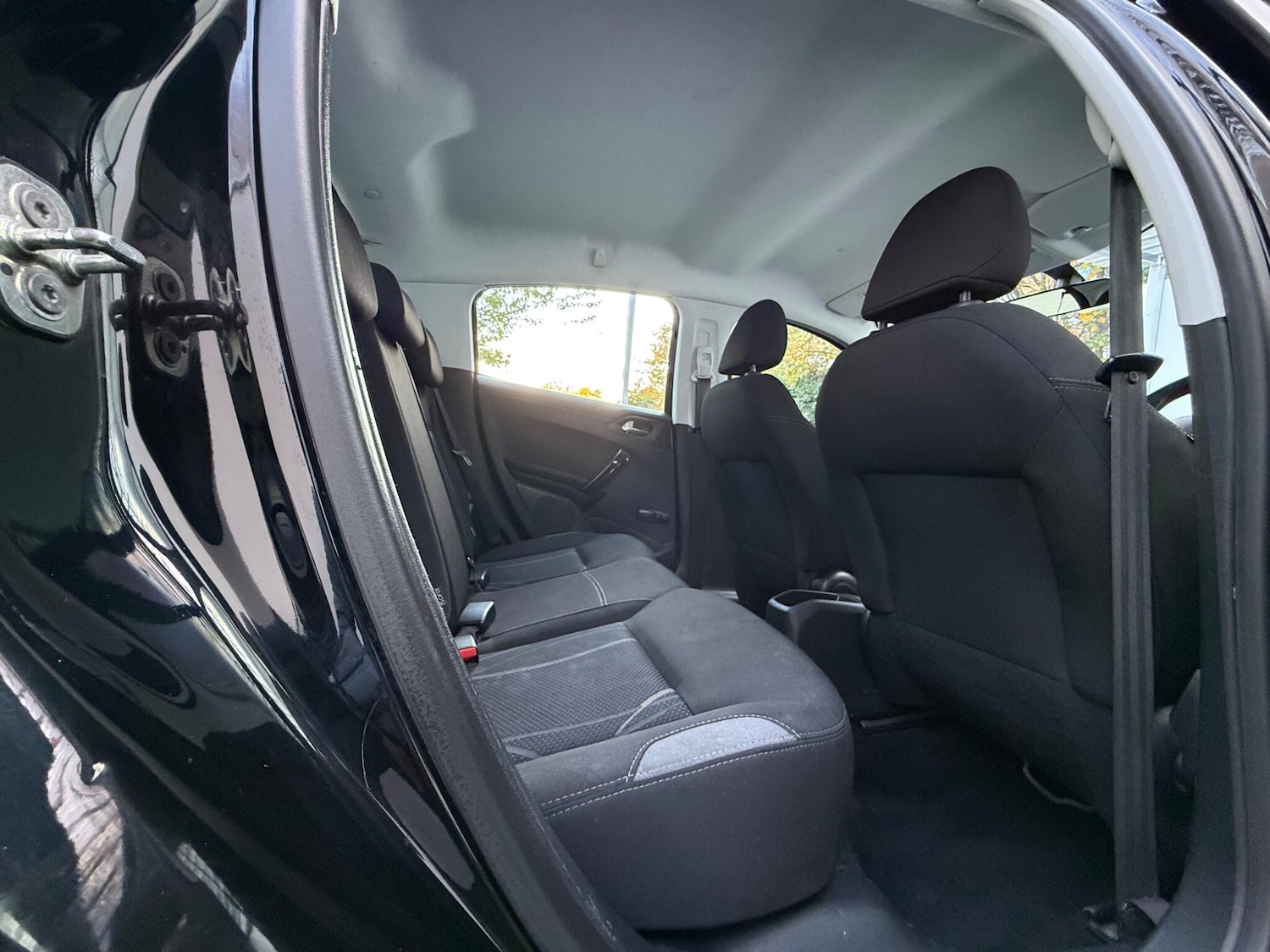 Used Peugeot 208 2015 for sale - 76377607: Photo 18