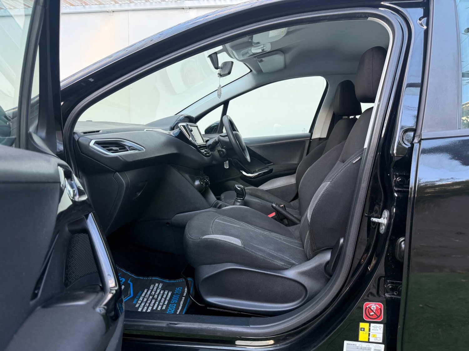 Used Peugeot 208 2015 for sale - 76377607: Photo 24
