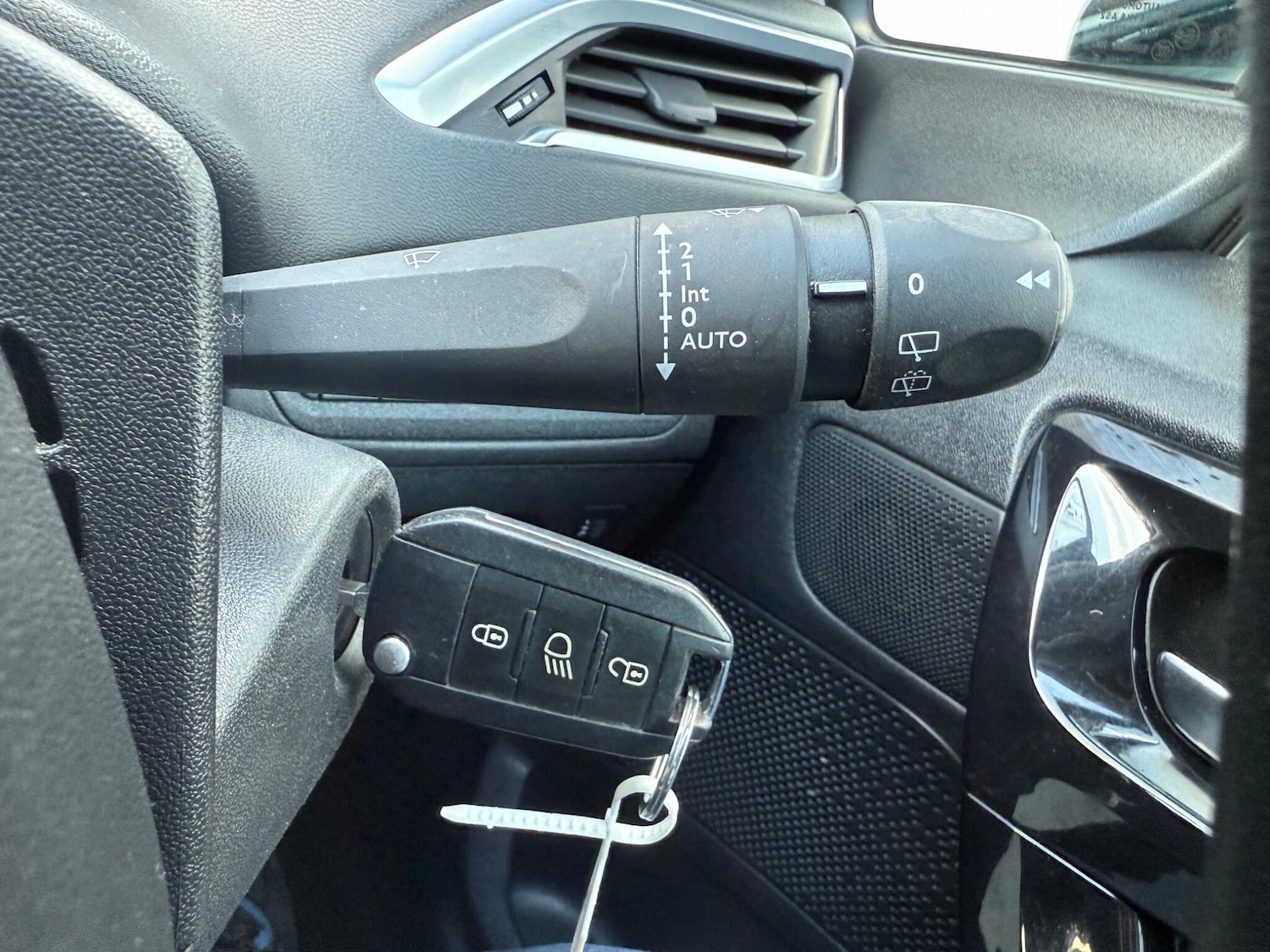 Used Peugeot 208 2015 for sale - 76377607: Photo 34