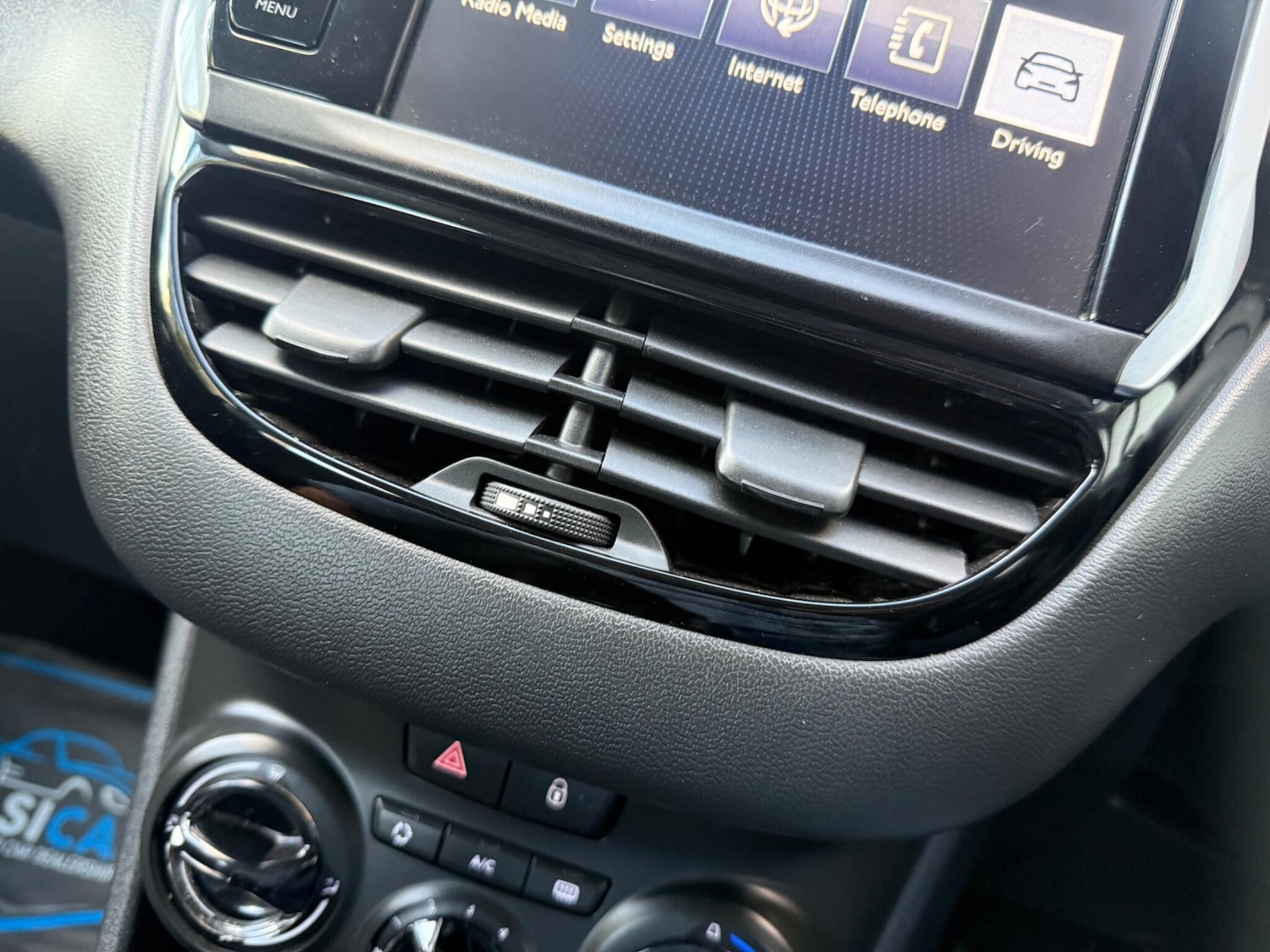 Used Peugeot 208 2015 for sale - 76377607: Photo 46
