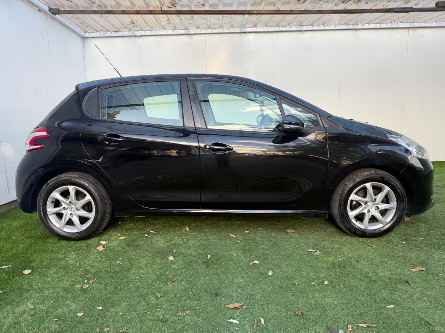 Used Peugeot 208 2015 for sale - 76377607: Photo 5