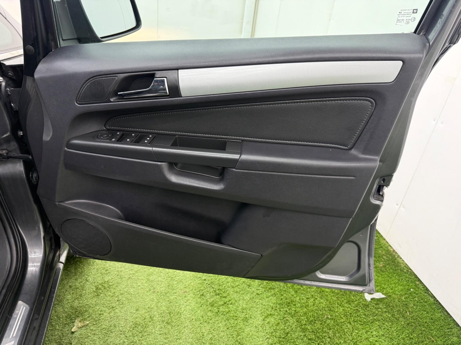 Used Vauxhall Zafira 2010 for sale - 77097445: Photo 17