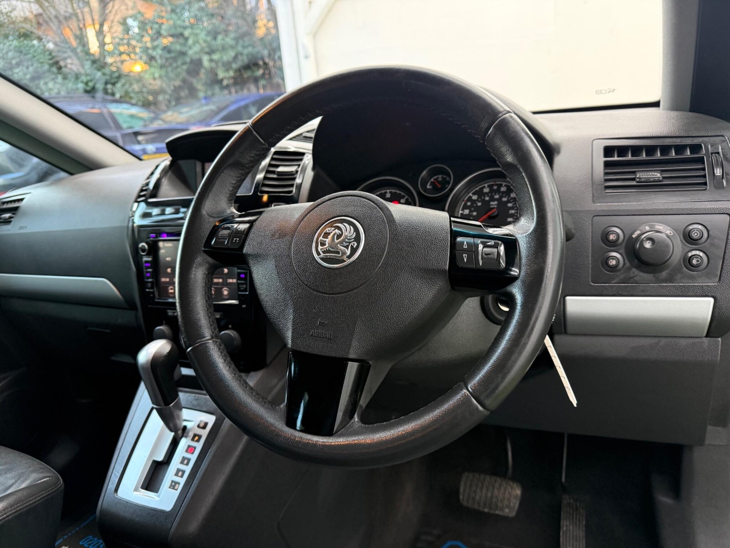 Used Vauxhall Zafira 2010 for sale - 77097445: Photo 2