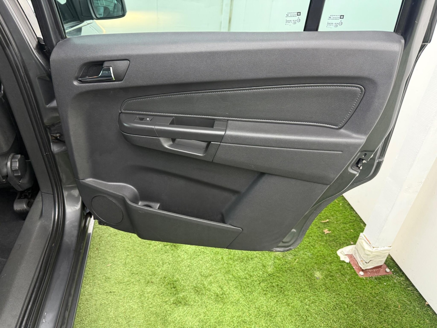 Used Vauxhall Zafira 2010 for sale - 77097445: Photo 23