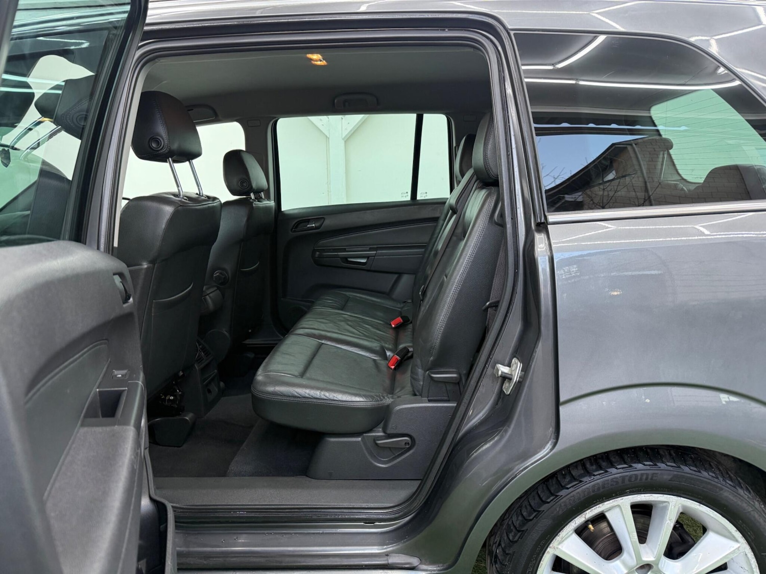 Used Vauxhall Zafira 2010 for sale - 77097445: Photo 24