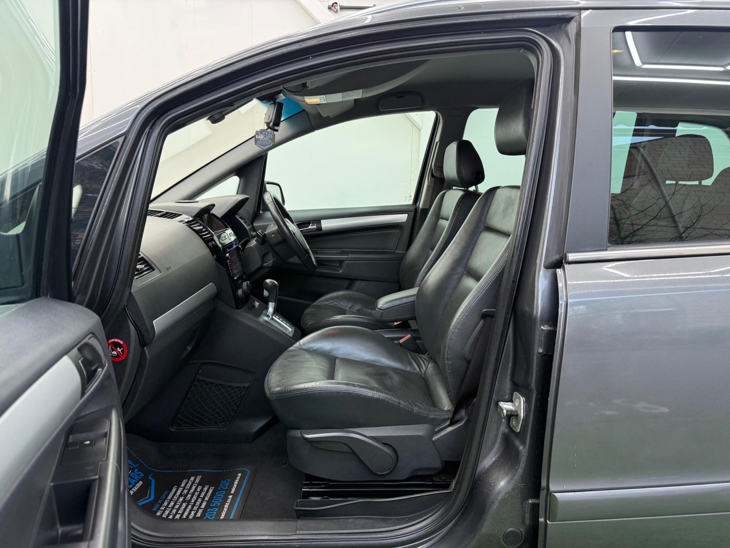 Used Vauxhall Zafira 2010 for sale - 77097445: Photo 29