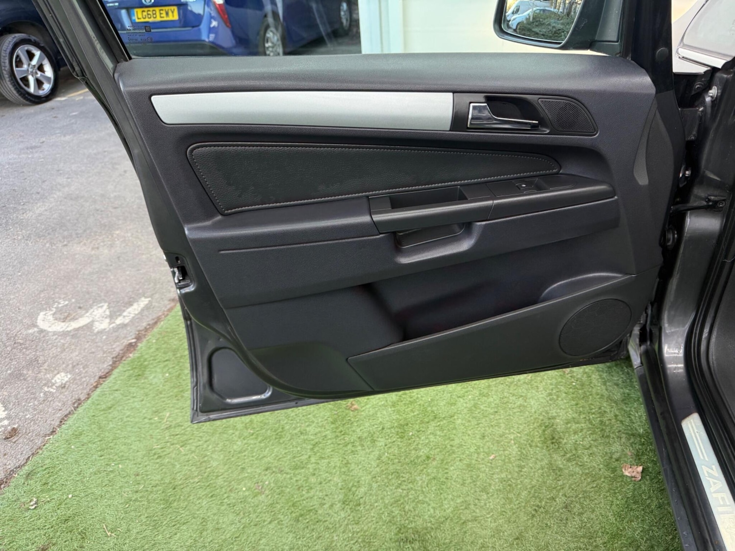 Used Vauxhall Zafira 2010 for sale - 77097445: Photo 31