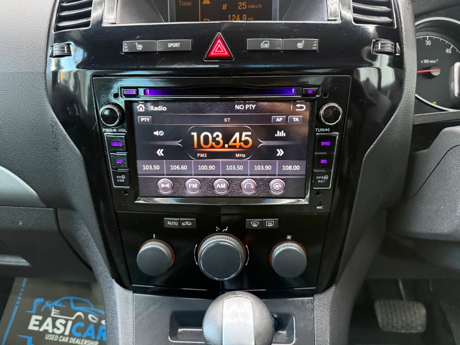 Used Vauxhall Zafira 2010 for sale - 77097445: Photo 34